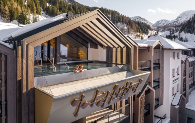 Panorama Wellness Infinity Pool Hotel Zauchensee 01