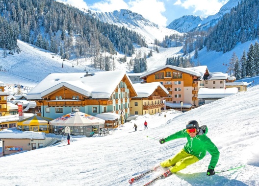Skifahren-mit-Weltmeister-Michael-Walchhofer