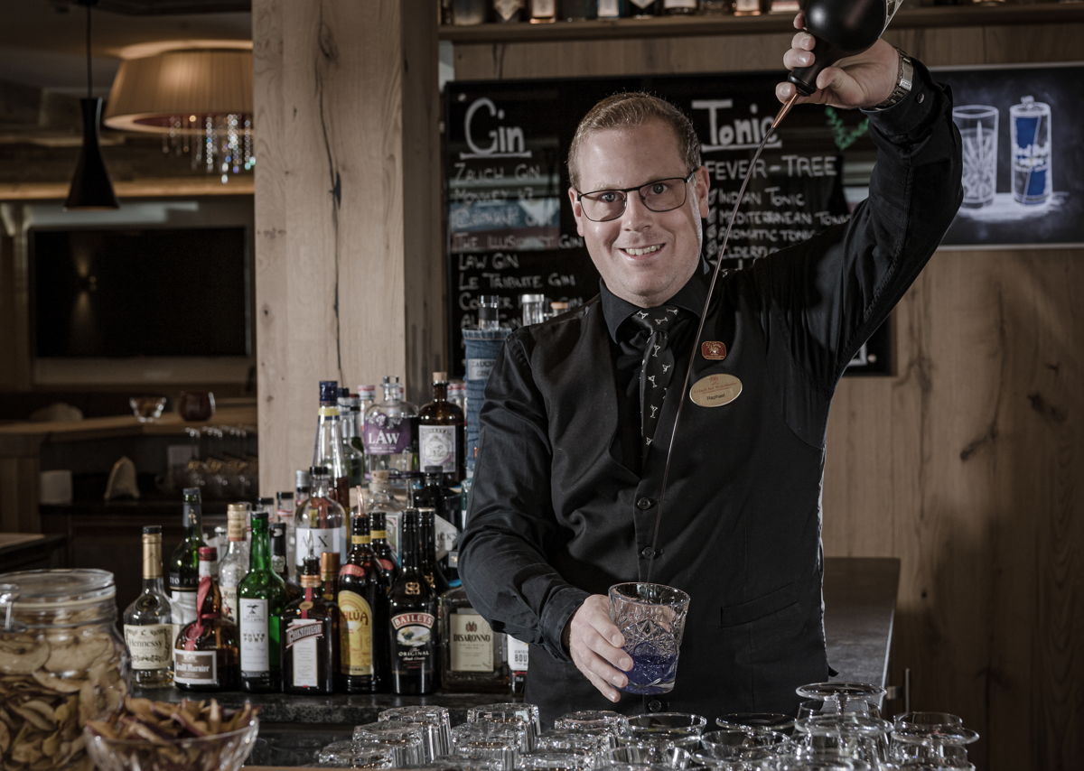 Barkeeper Hotelbar Familienhotel Zauchenseehof