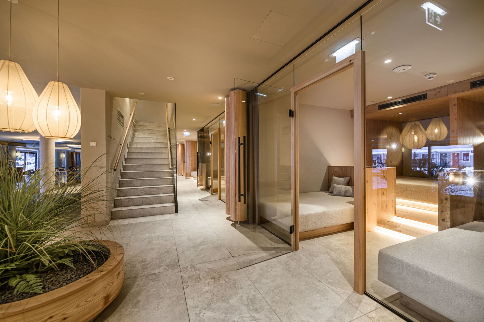 Ruhebereiche Wellness Hallenbad Familienhotel Zauchenseehof